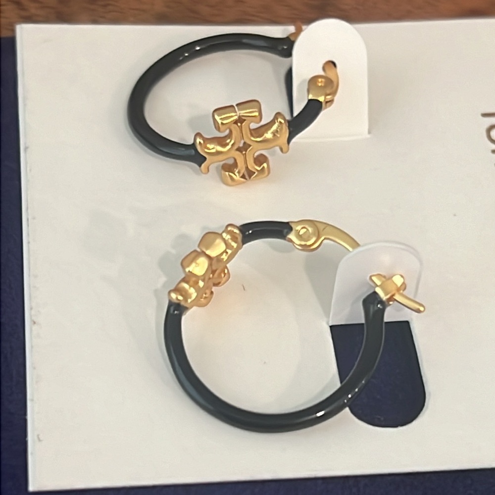 Tory Burch Small Hoop. - Picture 11 of 16